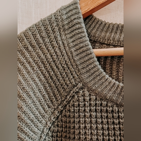 Green knit pullover - Picture 4 of 4